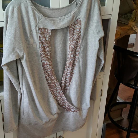 Top - Picture 2 of 5